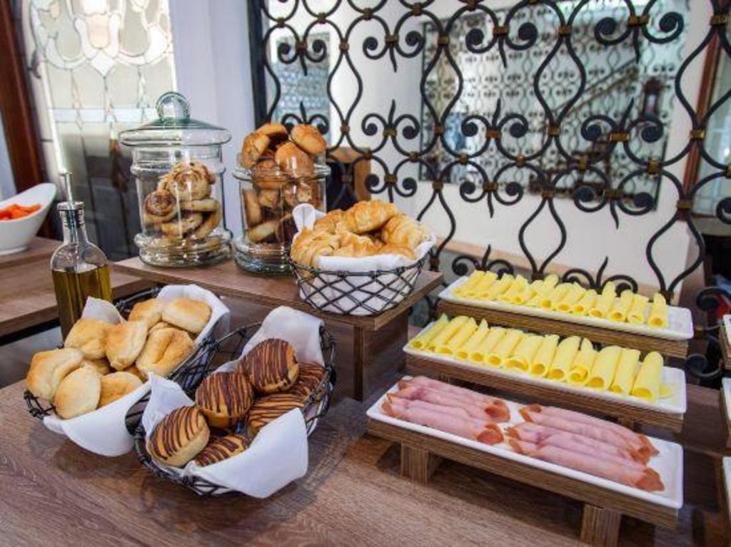 Hotel Casa Laureles  Dining  Dining Image 6 6