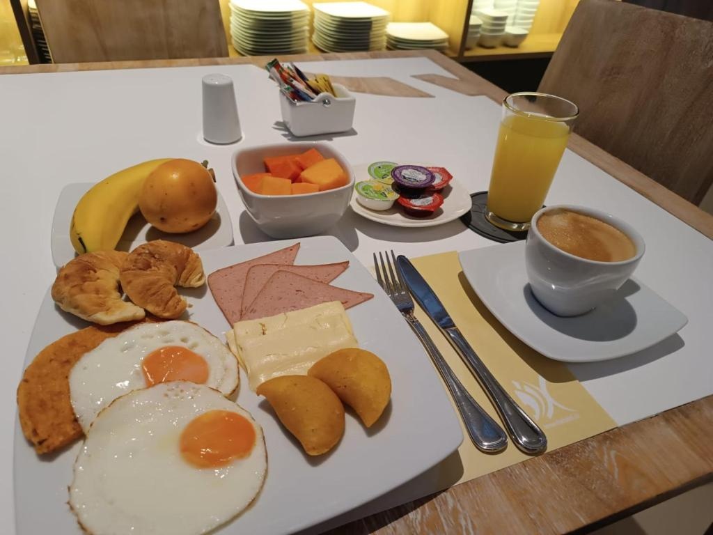 Hotel Dix  Dining  Food And Beverages 8