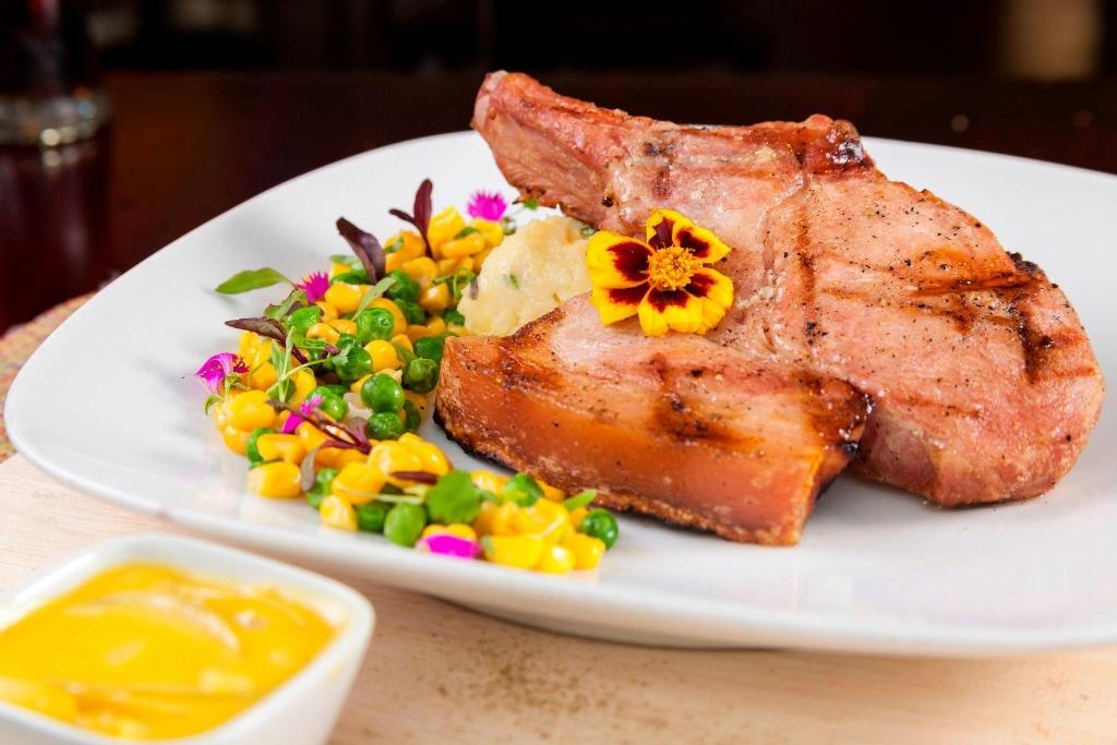 Four Points By Sheraton Medellin  Dining  Restaurant 11