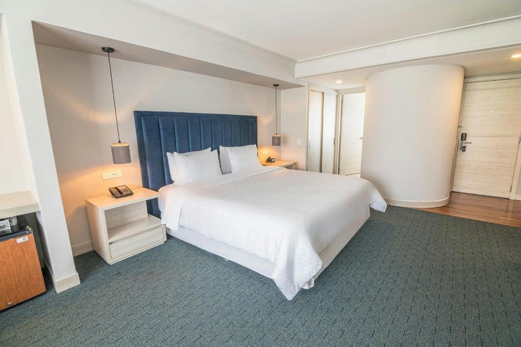 Four Points By Sheraton Medellin  Rooms  Junior Suite 1 Bedroom Junior Suite 1 King Sofa Bed Suite Room 6
