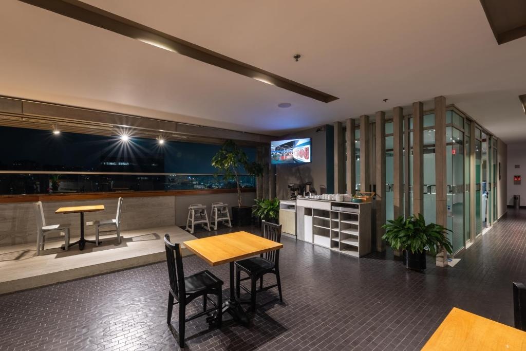 Hotel Holiday Inn Express Suites Medellin By IHG  Property Views  Property Views Image 5 5