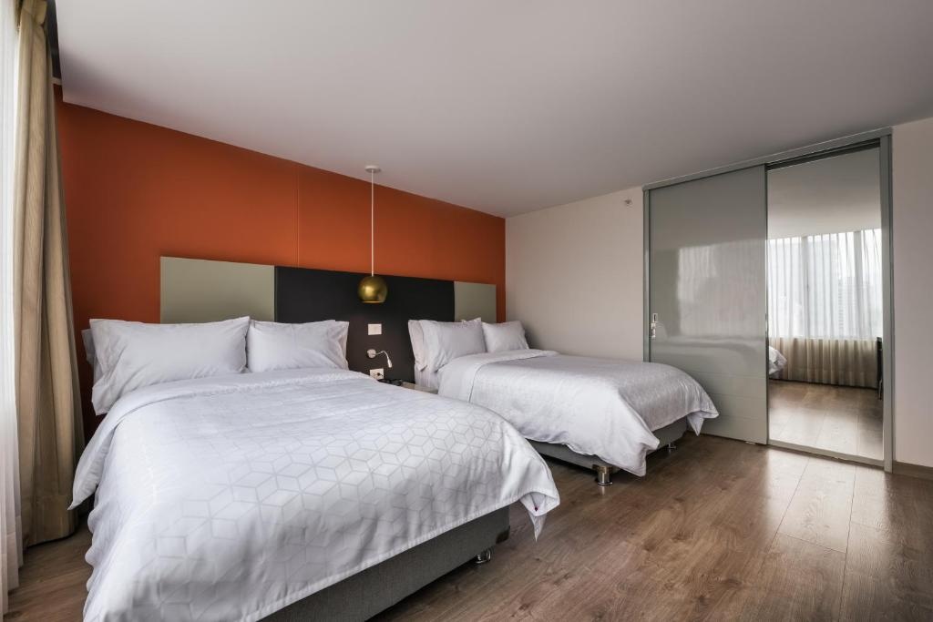 Hotel Holiday Inn Express Suites Medellin By IHG  Rooms  Rooms Image 13 13