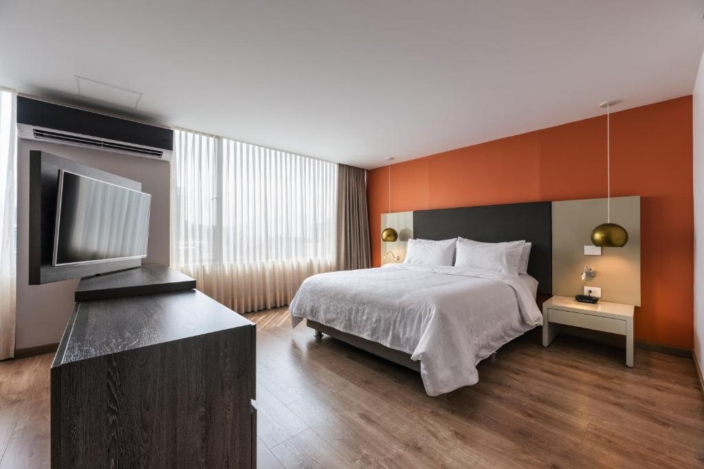 Hotel Holiday Inn Express Suites Medellin By IHG  Rooms  Rooms Image 15 15