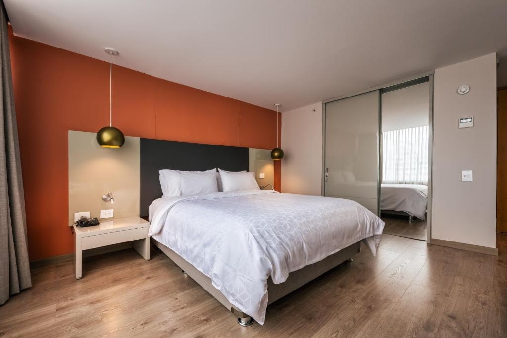 Hotel Holiday Inn Express Suites Medellin By IHG  Rooms  Rooms Image 18 18