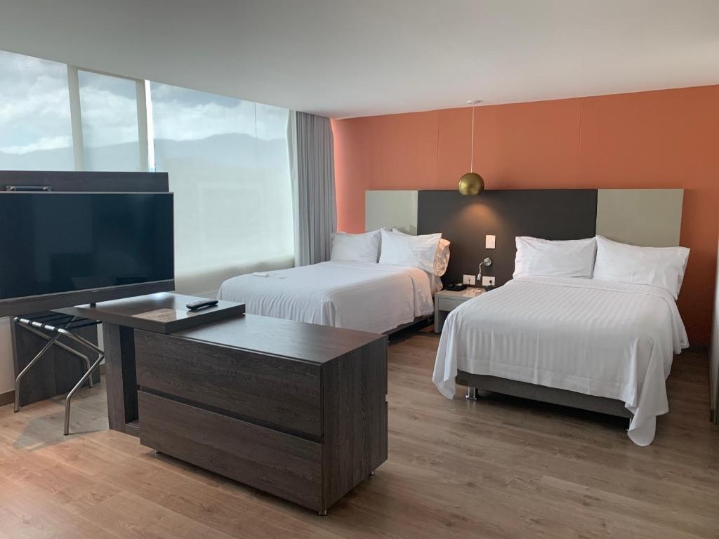 Hotel Holiday Inn Express Suites Medellin By IHG  Rooms  Rooms Image 9 9