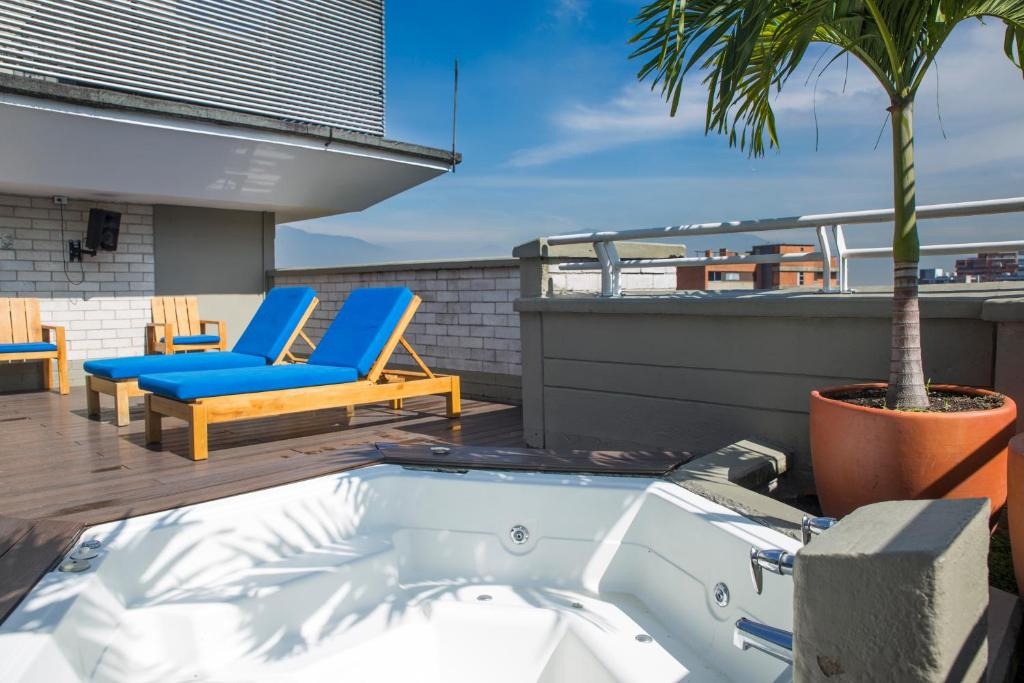Hotel Poblado Alejandria Express  Facilities  Balconyterrace 11