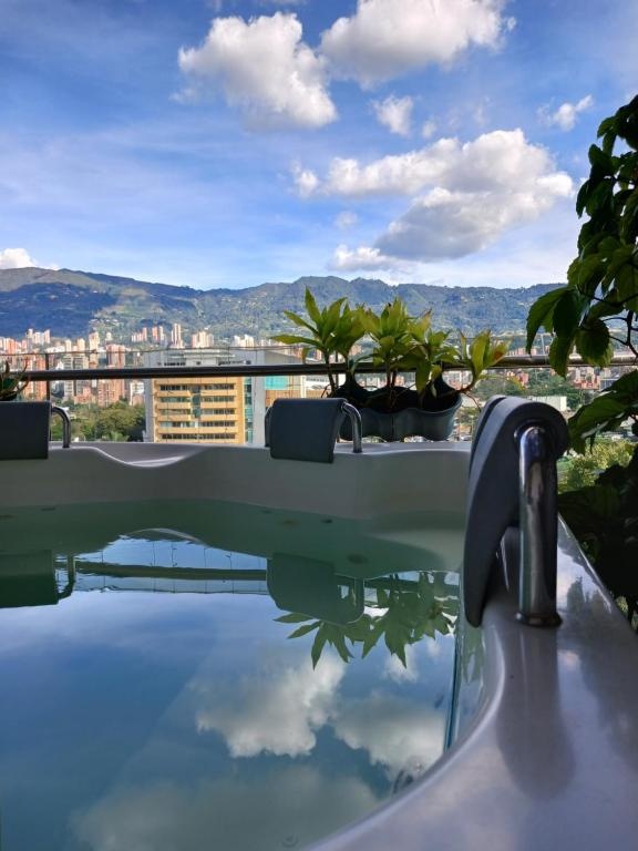 Hotel Sixtina Plaza Medellin  Facilities  Hot Tub 1
