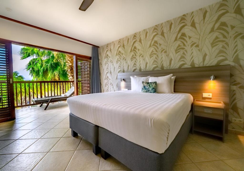 LionsDive Beach Resort  Rooms  Oceanview One Bedroom Suite 1