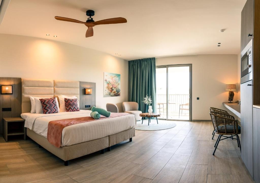 Dolphin Suites Wellness Curacao  Rooms  Standard King Room 2