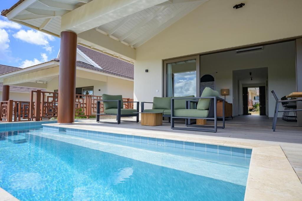 Blue Bay Curacao Golf Beach Resort  Facilities  Balconyterrace 32