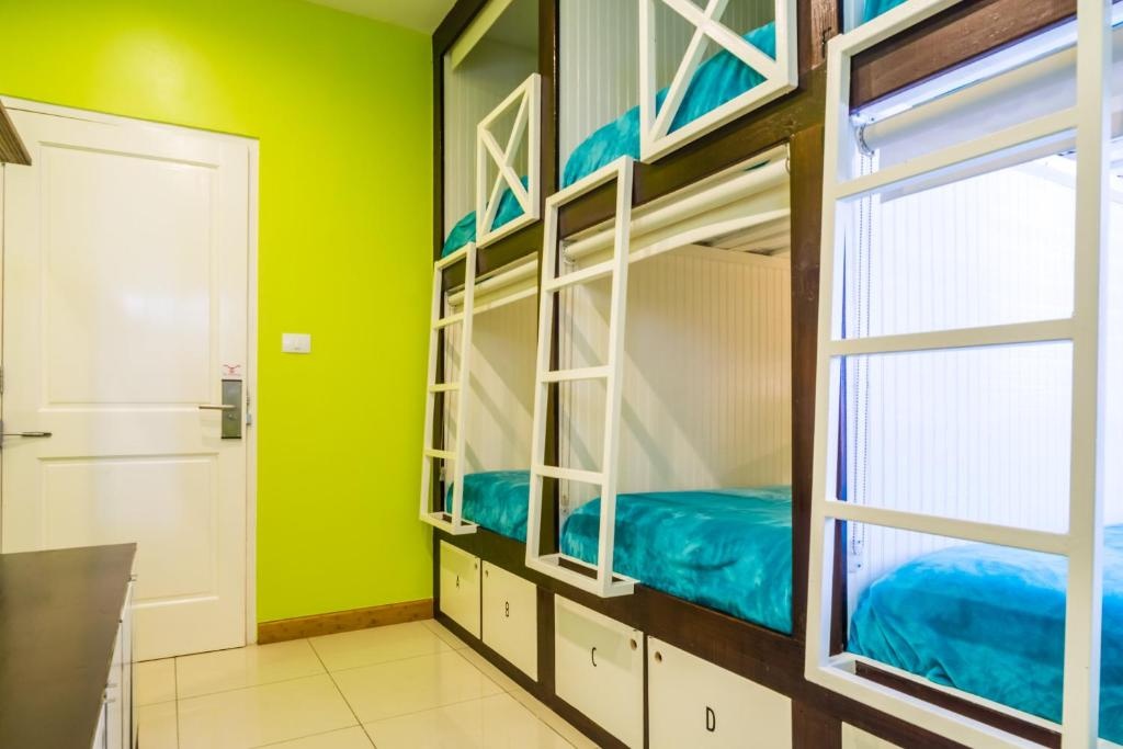 Bed Bike Curacao  Rooms  Bed In 6 Bed Mixed Dormitory Room 10