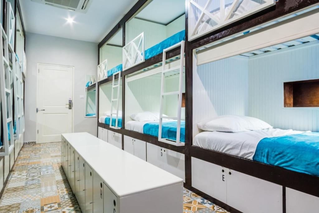 Bed Bike Curacao  Rooms  Bunk Bed In Mixed Dormitory Room 3