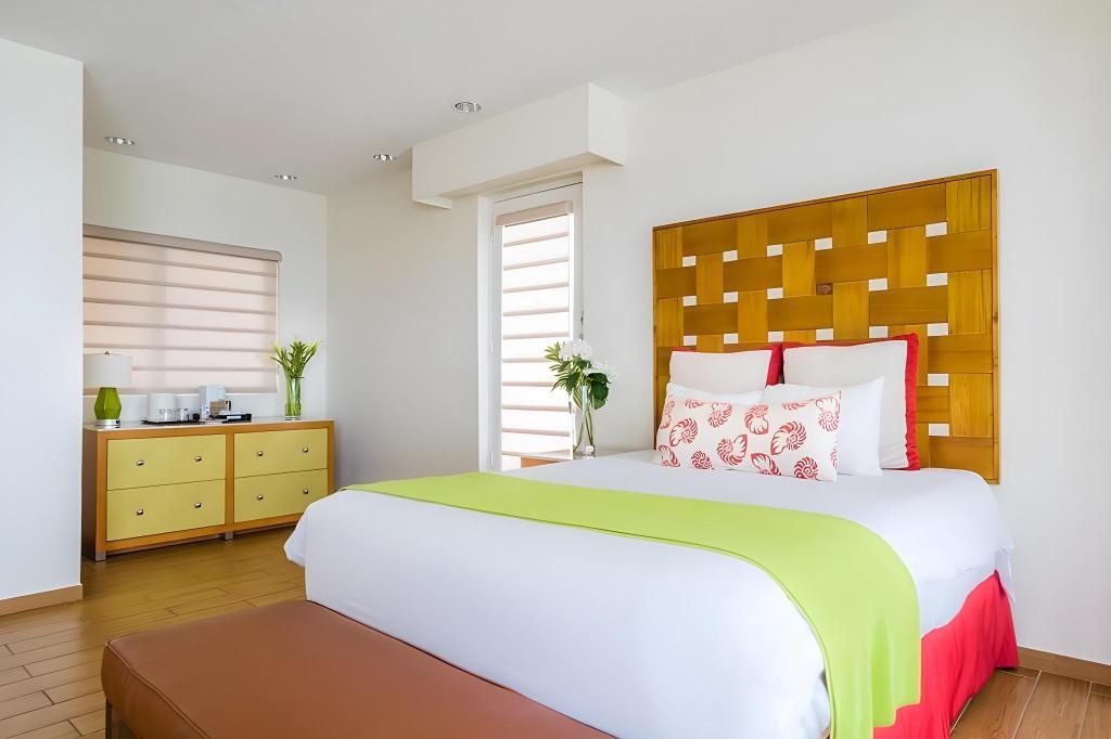 Sunscape Curacao Resort Spa Casino All Inclusive  Rooms  Sun Club Master Suite Ocean Front All Inclusive Bedroom 24