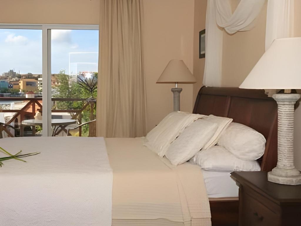 Plaza Curacao Hotel Casino  Rooms  Classic King Bed 1