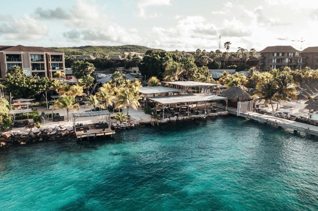 Kontiki Beach Resort  Dining  Restaurant 1