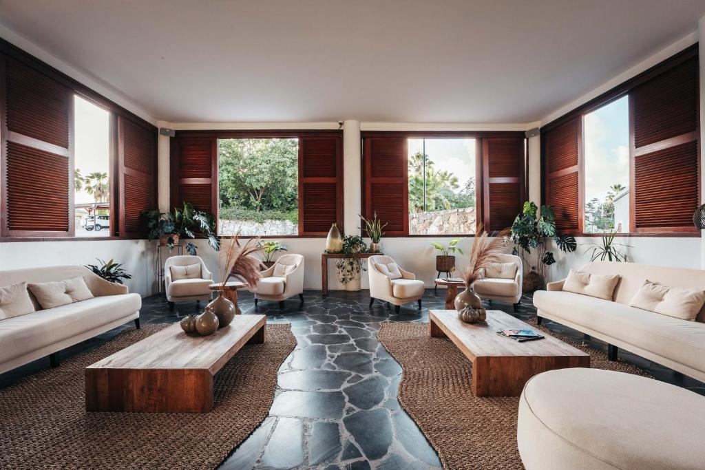 Kontiki Beach Resort  Property Views  Lobby 3