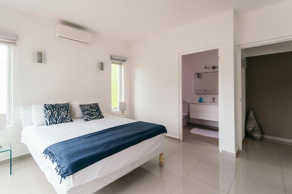 Piscadera Harbour Village Resort  Rooms  Rooms Image 9 9