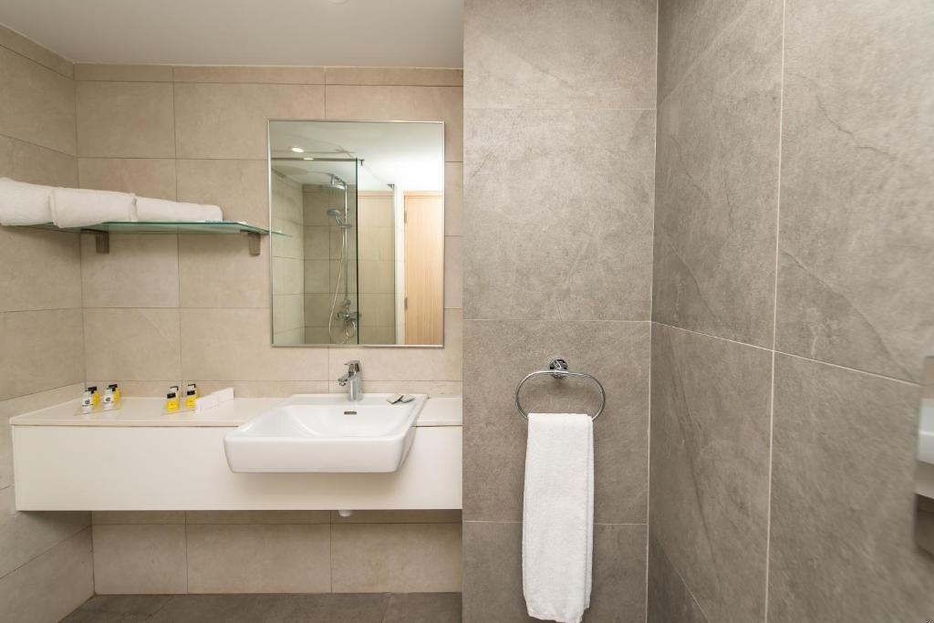 Evalena Beach Hotel  Facilities  Bathroom 17