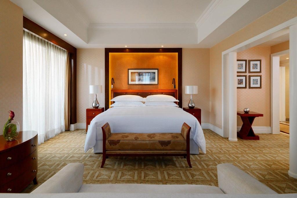 Sheraton Cairo Hotel Casino  Rooms  Ambassador Club Level Larger Suite 1 King Nile View 14
