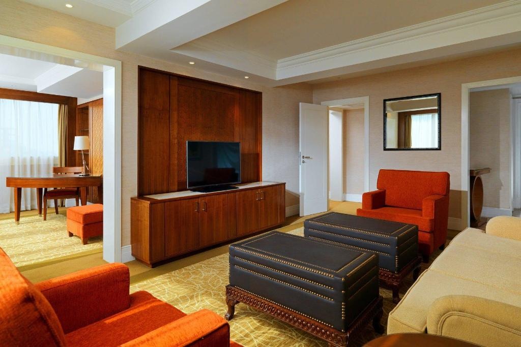 Sheraton Cairo Hotel Casino  Rooms  Club Lounge Access Executive Suite 1 King Nile View 11