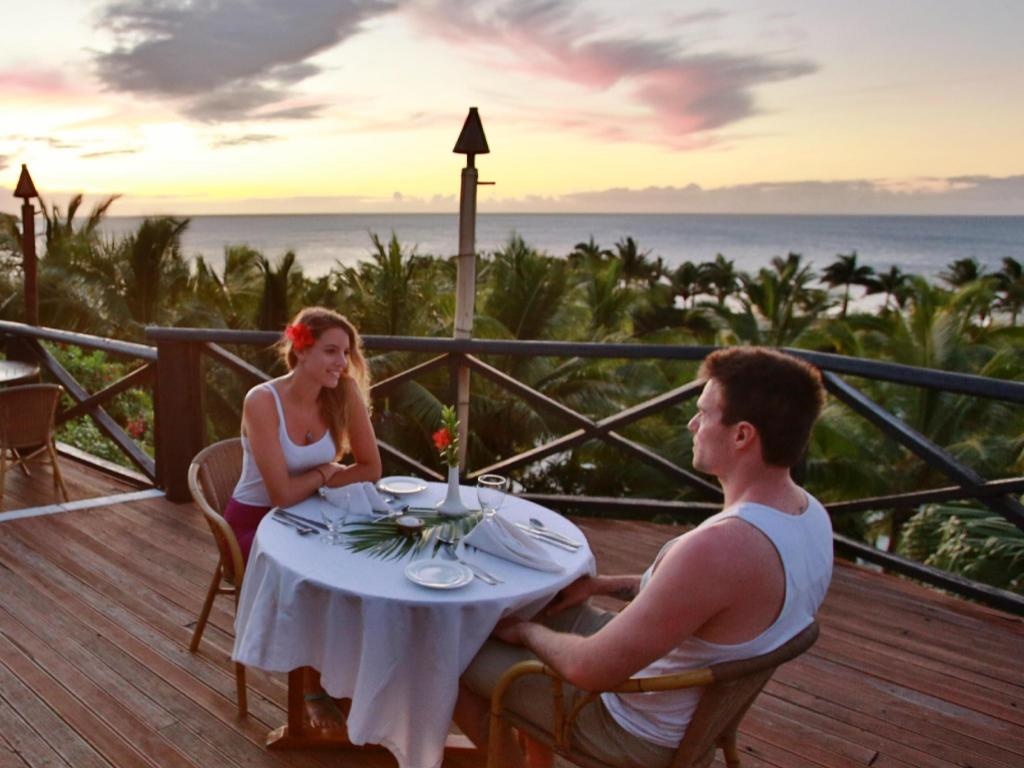 Wananavu Beach Resort  Dining  Restaurant 2