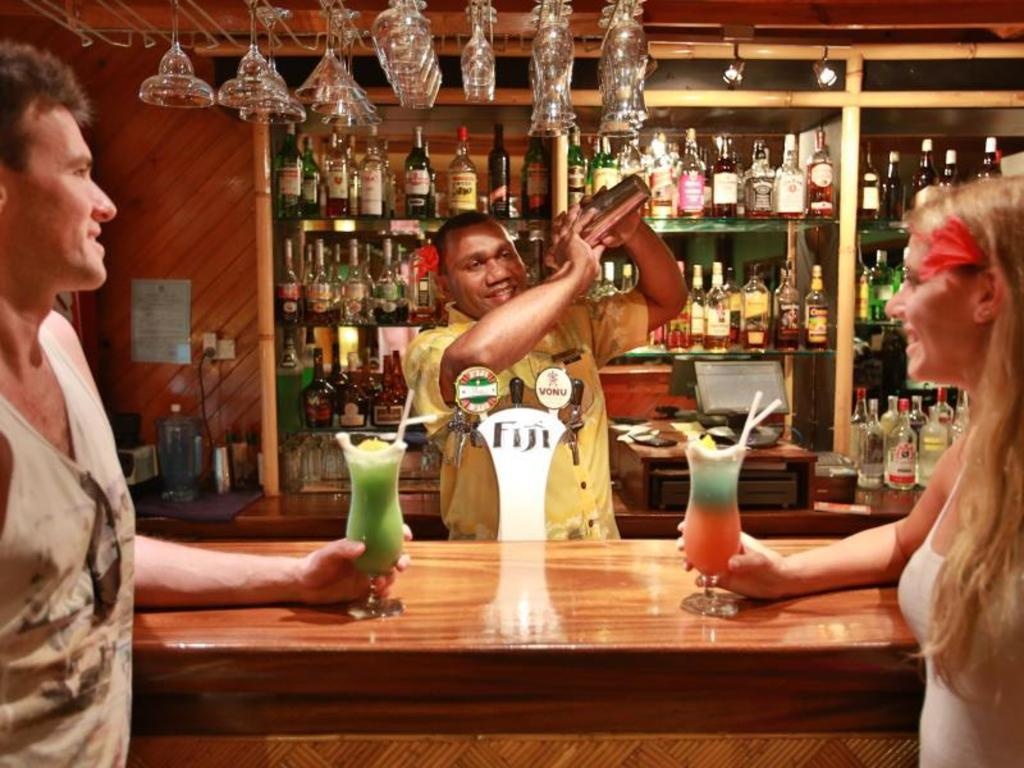 Wananavu Beach Resort  Facilities  Barlounge 19