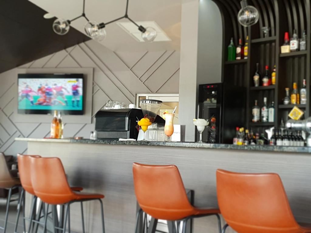 Peninsula International Hotel  Facilities  Barlounge 4
