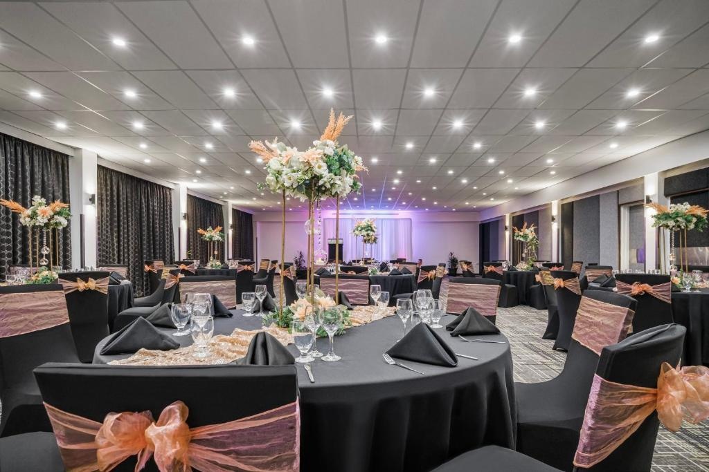 Holiday Inn Suva By IHG  Facilities  Meeting Room Ballrooms 6