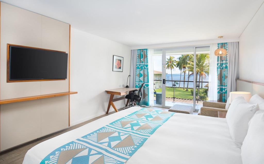 Holiday Inn Suva By IHG  Rooms  1 King Bed Sea View Non Smoking 7