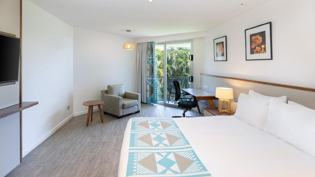 Holiday Inn Suva By IHG  Rooms  1 Queen Bed Standard Garden View 2