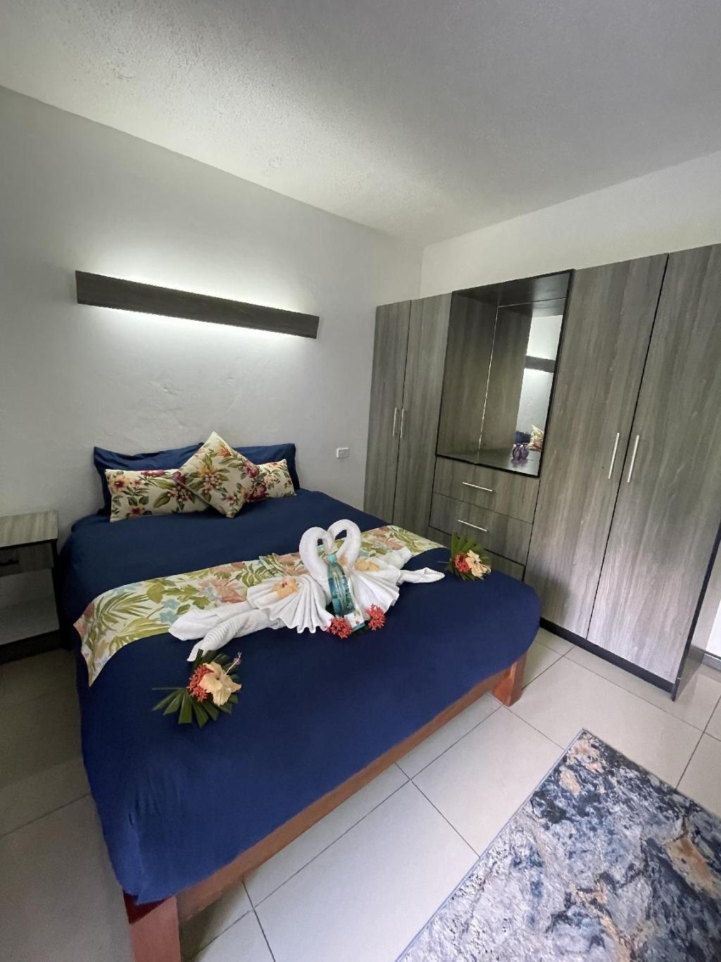 Island Apartments  Rooms  1 Bedroom Apartment With Garden Bedroom 5