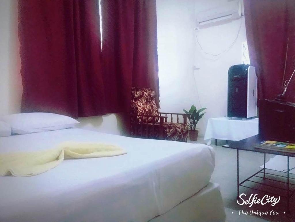 City Private Hotel  Rooms  Triple Standard Room Bathroom 7