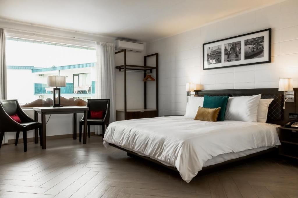 Capricorn Apartment Hotel  Rooms  Rooms Image 1 1