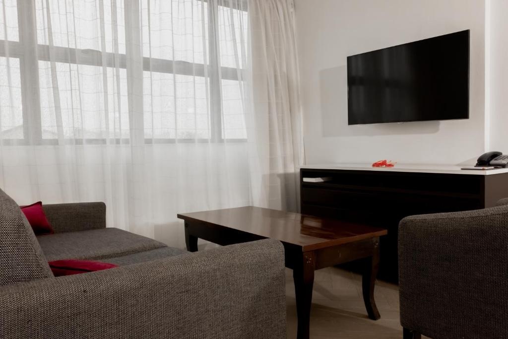Capricorn Apartment Hotel  Rooms  Rooms Image 5 5