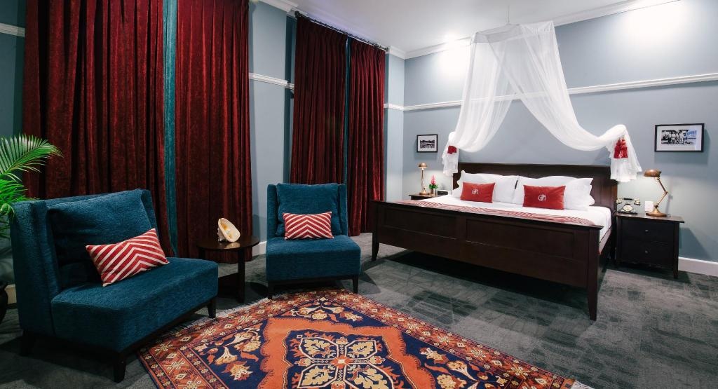 Grand Pacific Hotel By IHG  Rooms  1 King Kingsford Smith Suite Bed 19