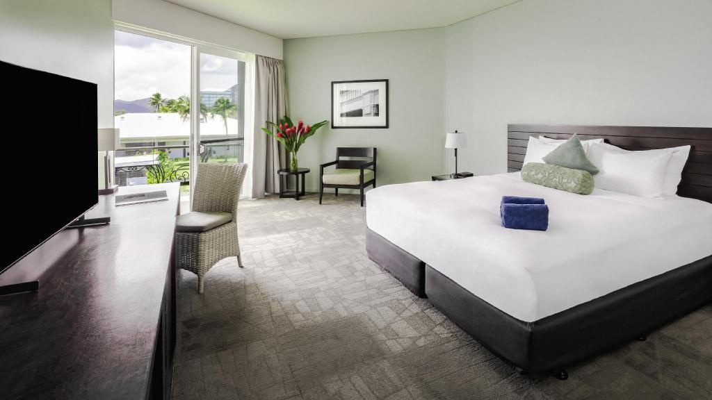 Grand Pacific Hotel By IHG  Rooms  1 King Premium Bed 4