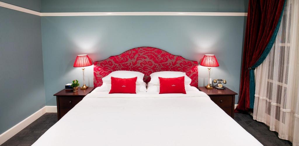 Grand Pacific Hotel By IHG  Rooms  Heritage Suite Bed 21