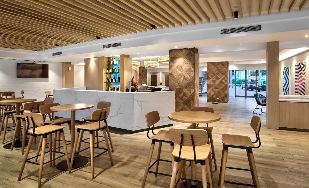 Tanoa Plaza Hotel  Dining  Restaurant 5