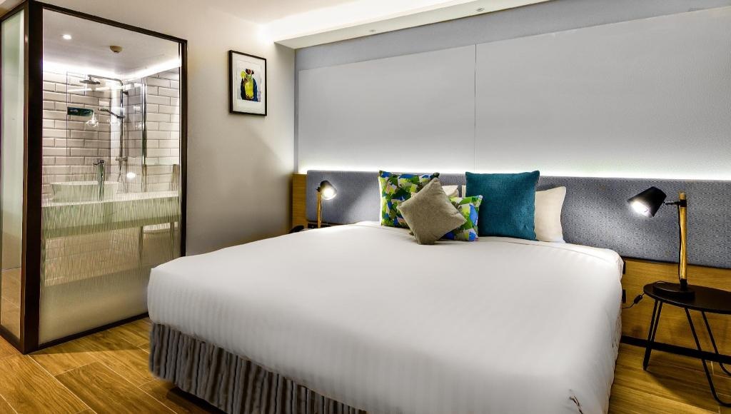 Tanoa Plaza Hotel  Rooms  Executive Queen Room Bed 6