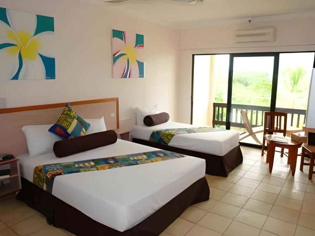 Anchorage Beach Resort  Rooms  Mountain View Room 9