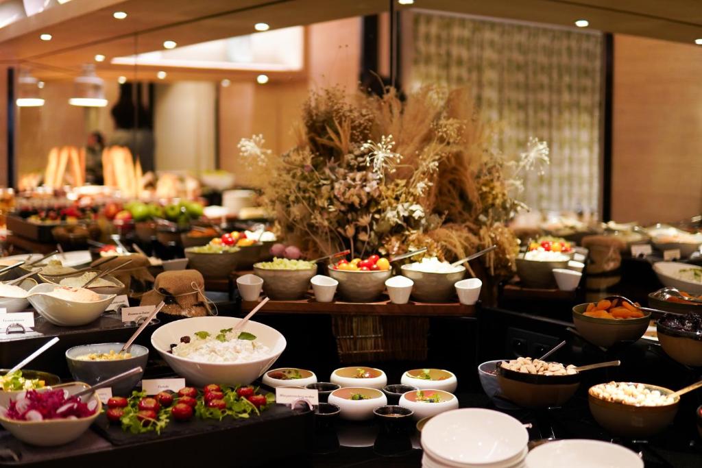 Food And Beverages Grand Hotel Du Palais Royal In Paris