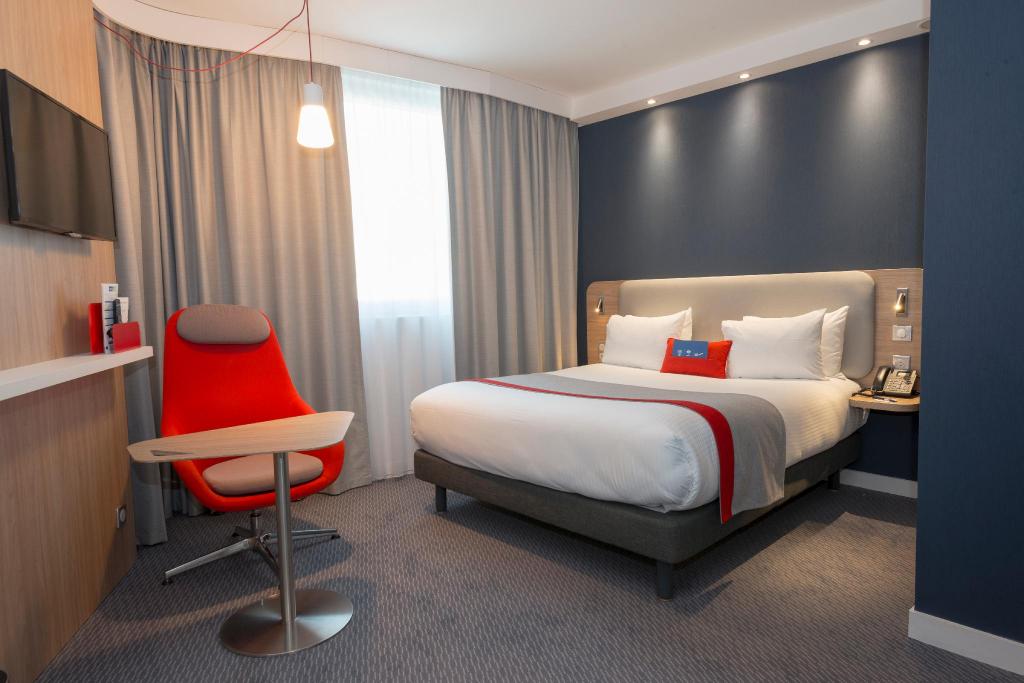 Standard Room Holiday Inn Express Paris   Velizy In Velizy Villacoublay