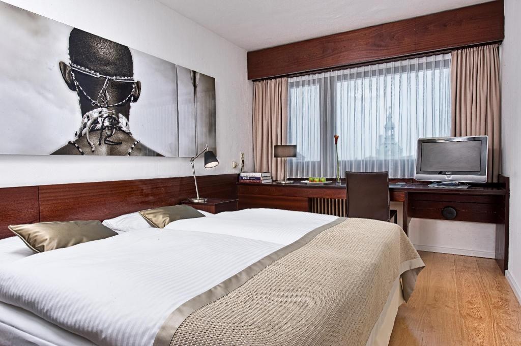 Wyndham Berlin Excelsior  Rooms  Standard Double Room Bed 4