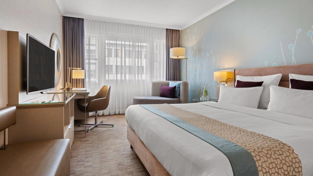 1 King Standard City View High Floor Crowne Plaza Berlin City Centre In Berlin