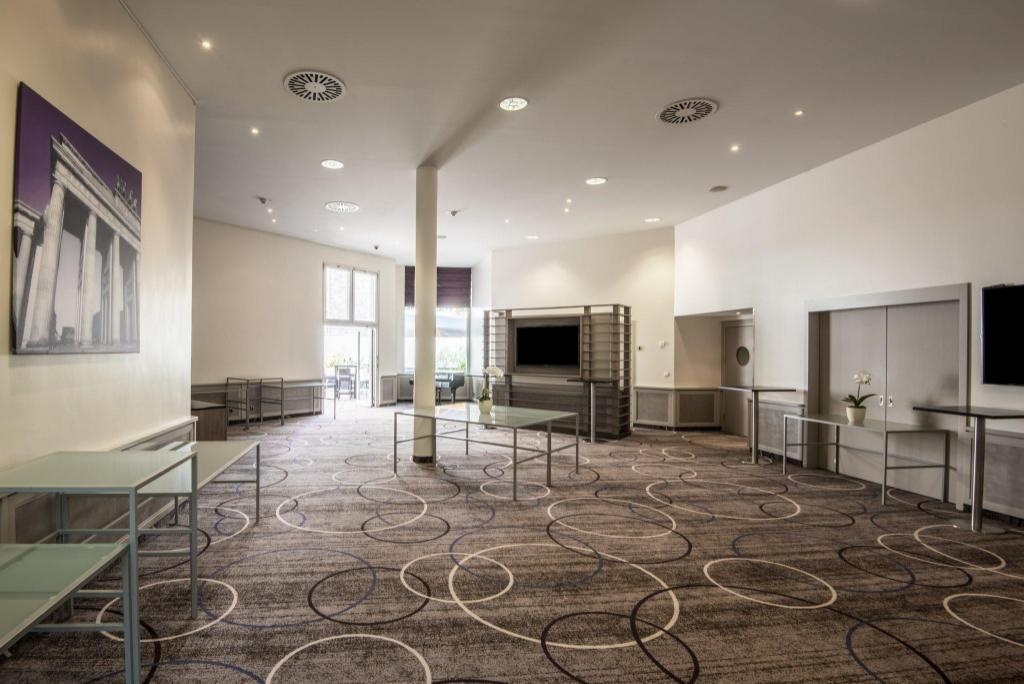 Crowne Plaza Berlin City Centre By IHG  Dining  Restaurant 8