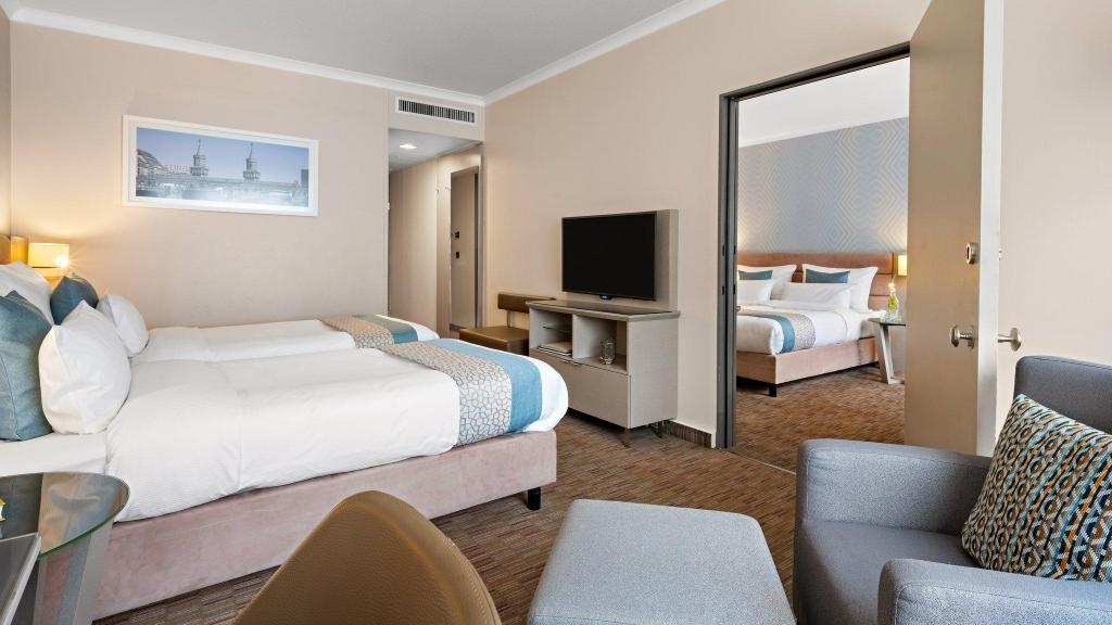 Crowne Plaza Berlin City Centre By IHG  Rooms  1 King 2 Single Premium Suite Room 7