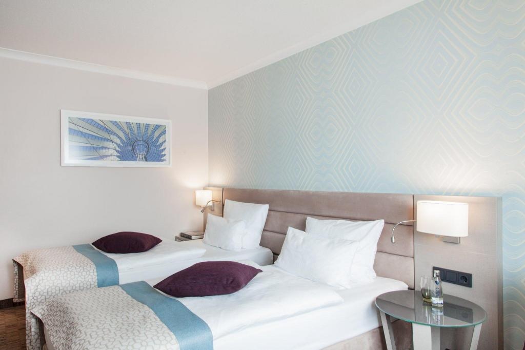 Crowne Plaza Berlin City Centre By IHG  Rooms  1 Twin Standard Quiet High Floor Bedroom 17