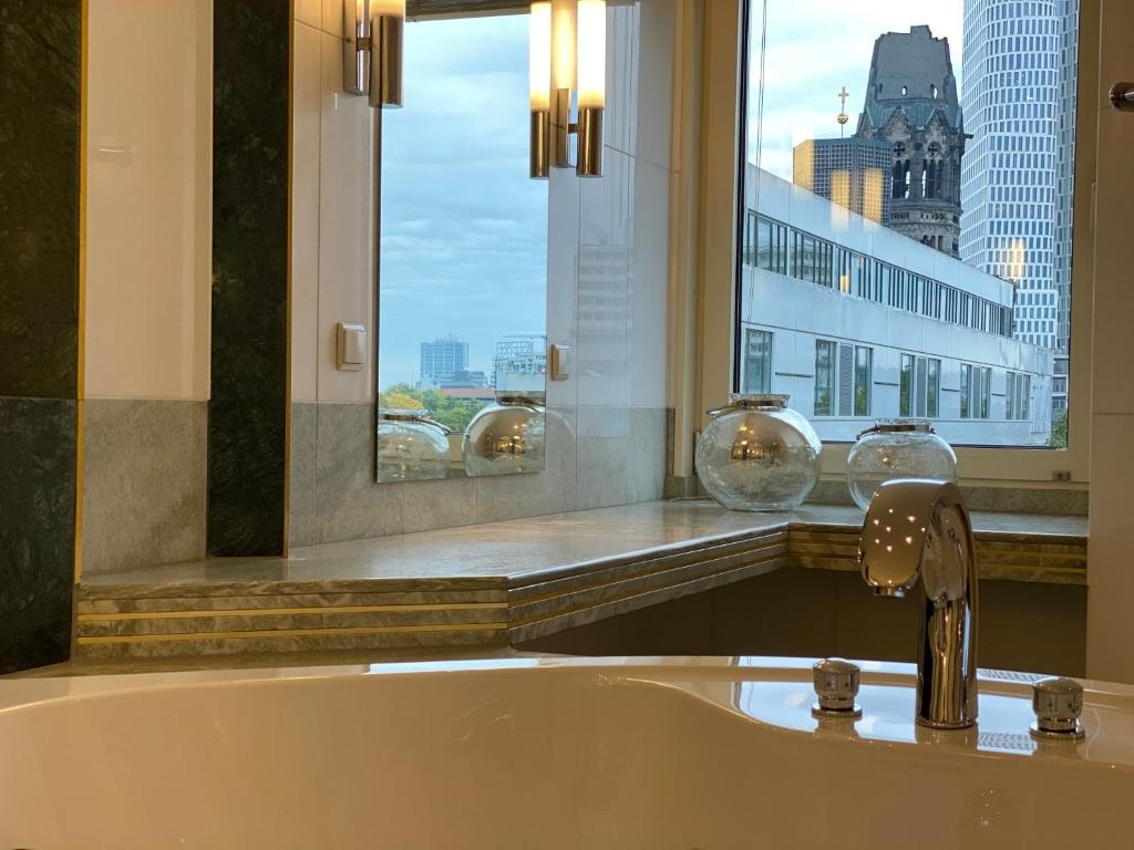 Hotel Palace BerlinfacilitiesBathroom2
