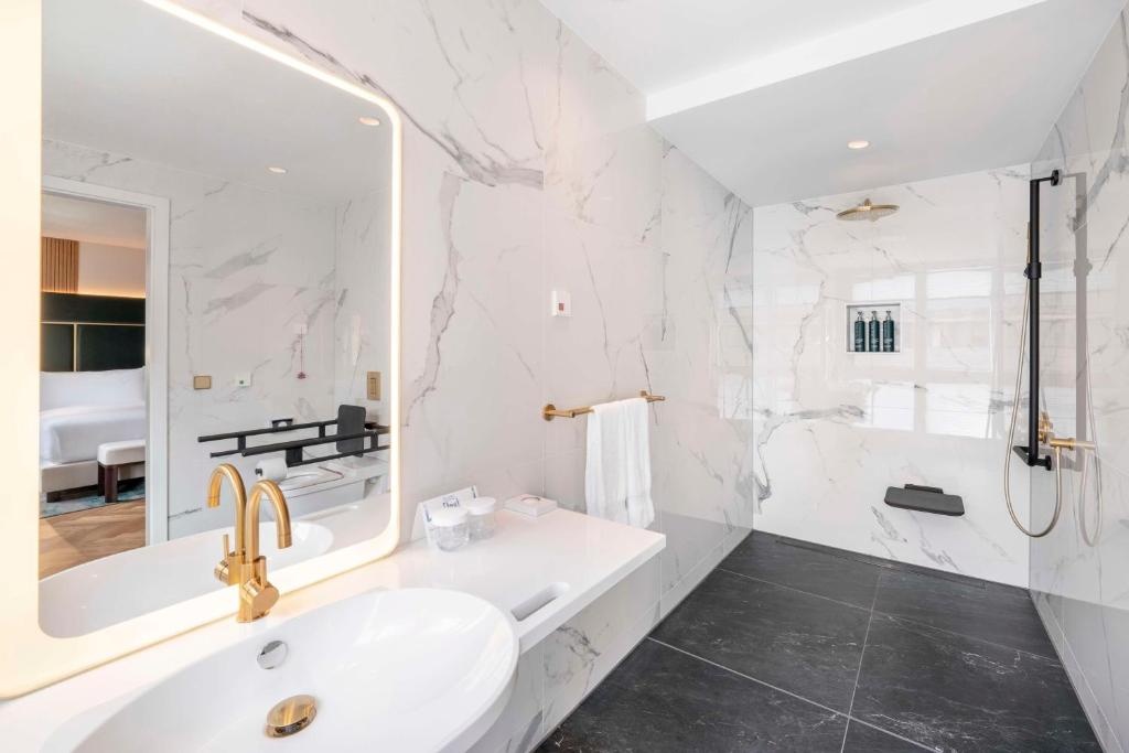 Hilton BerlinfacilitiesBathroom46