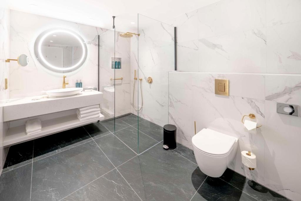 Hilton BerlinfacilitiesBathroom53